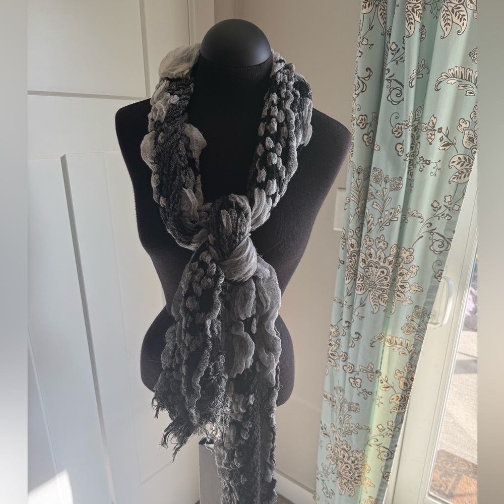 Scarf black & white